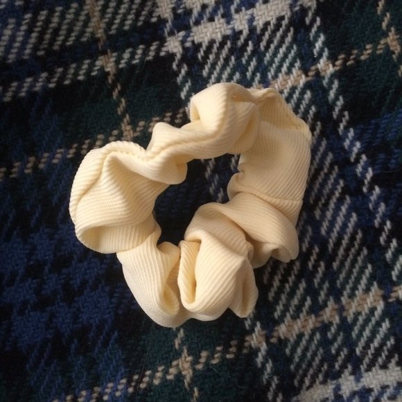 Pale yellow scrunchie (add to bundle to get 10% off 2 or more items) - Picture 3 of 4